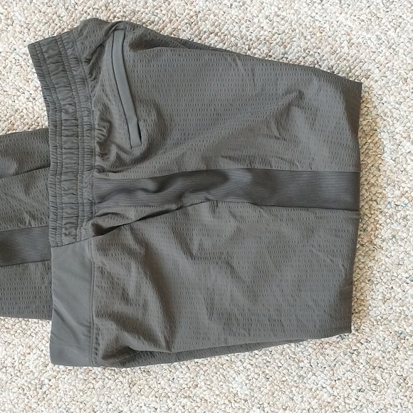 ATHLETA Textured Brooklyn Jogger Mountain Olive Size 10 - Picture 7 of 10